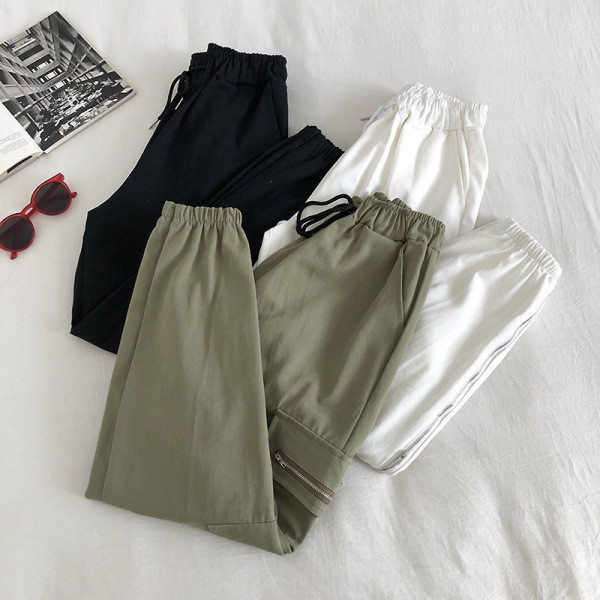 Sportos-alkalmi női nadrág gumírozott derékkal és zsebekkel