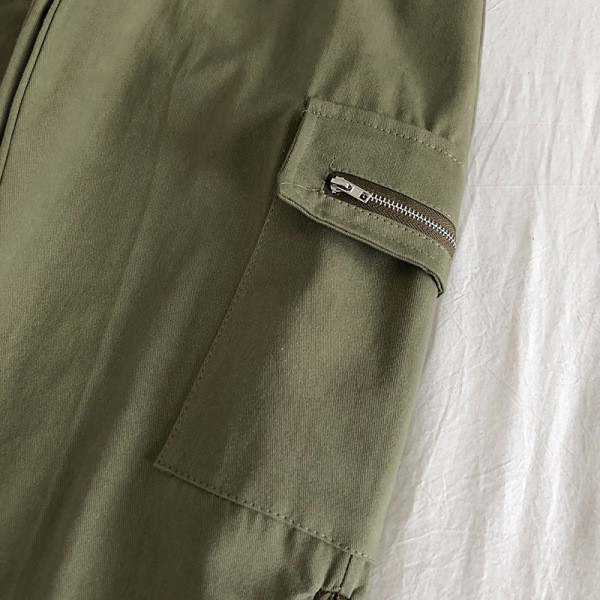 Sportos-alkalmi női nadrág gumírozott derékkal és zsebekkel