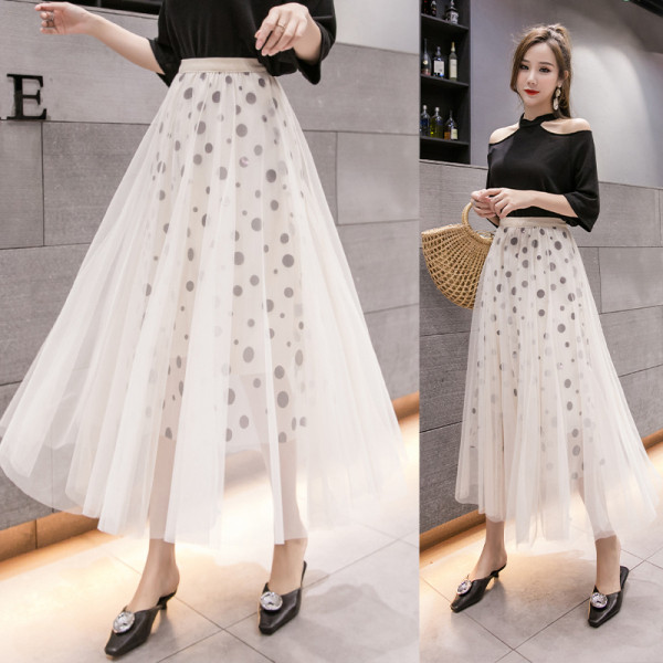 Női szoknya szabású modell elasztikus derékkal és tüllel