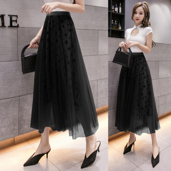 Női szoknya szabású modell elasztikus derékkal és tüllel