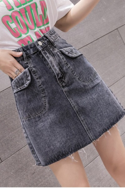 Női farmerszoknya magas derékkal és zsebekkel