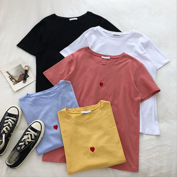 Alkalmi női póló rövid ujjal, szív hímzéssel