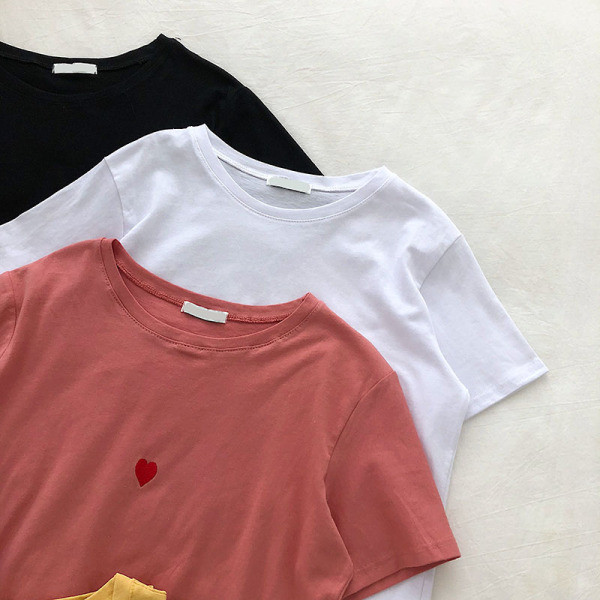 Alkalmi női póló rövid ujjal, szív hímzéssel