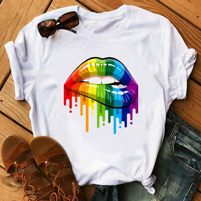 Νέο μοντέλο λευκό casual T-shirt με διαφορετικές εφαρμογές