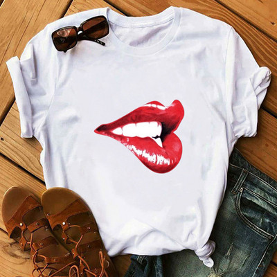 Νέο μοντέλο λευκό casual T-shirt με διαφορετικές εφαρμογές