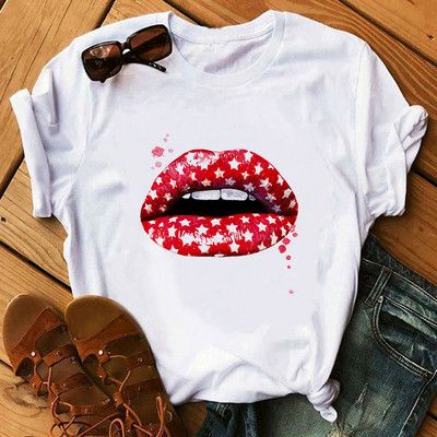 Νέο μοντέλο λευκό casual T-shirt με διαφορετικές εφαρμογές