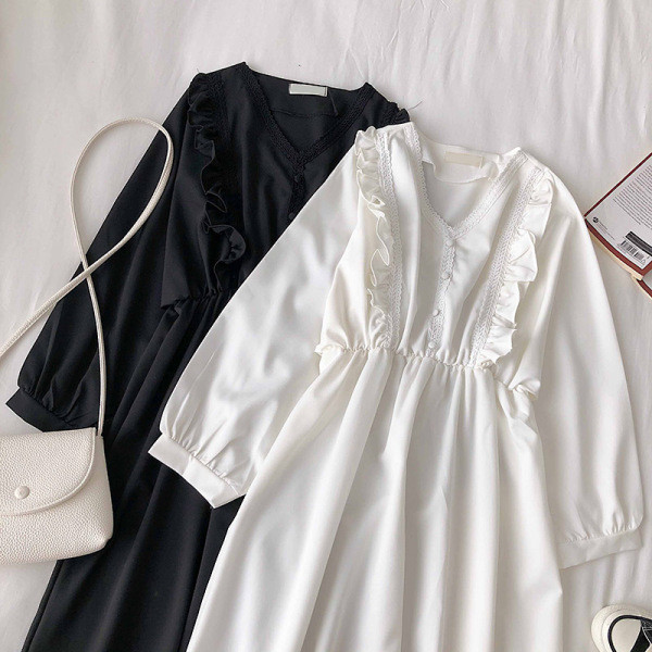 Tavaszi női ruha modell spitz nyakkivágással és hosszú ujjakkal