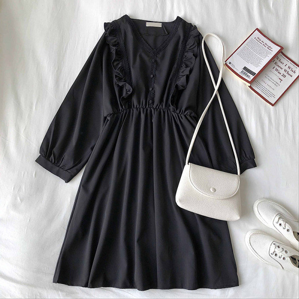 Tavaszi női ruha modell spitz nyakkivágással és hosszú ujjakkal