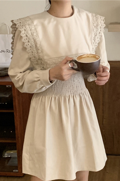 Női ruha kerek nyakkivágással, elasztikus derékkal, retro stílusban