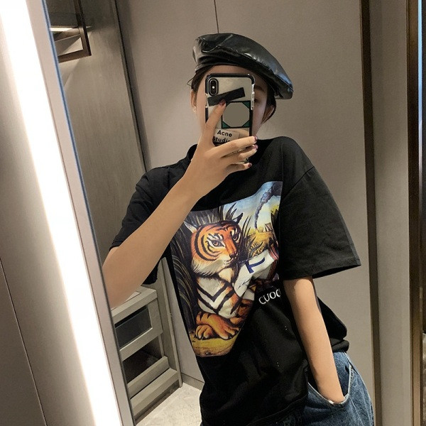 Alkalmi női póló, rátéttel és rövid ujjal