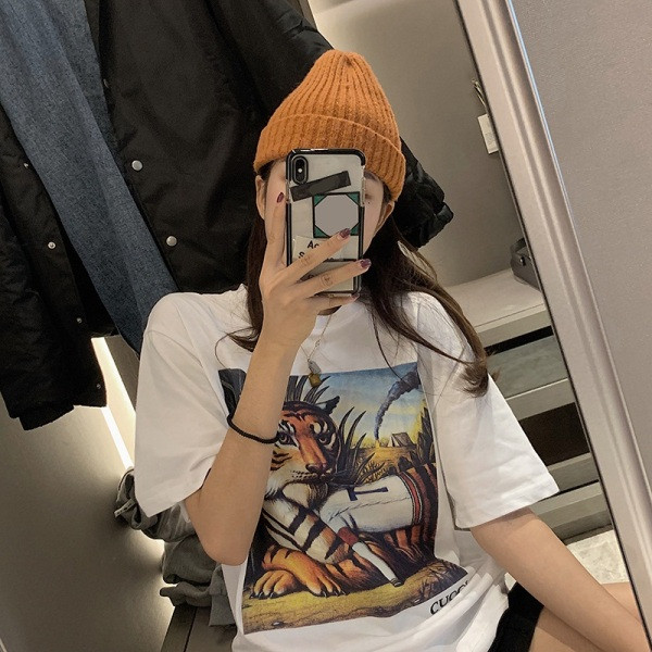 Alkalmi női póló, rátéttel és rövid ujjal