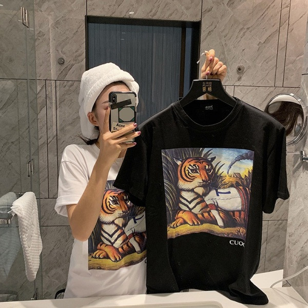 Alkalmi női póló, rátéttel és rövid ujjal