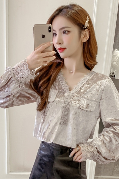 Női alkalmi bársony blúz csipkével és hosszú ujjal