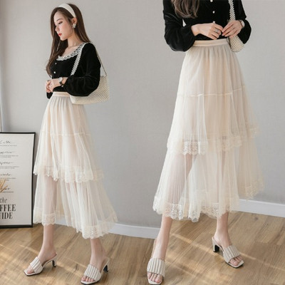 Női szoknya szabású modell tüllel és csipkével