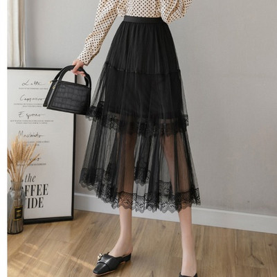 Női szoknya szabású modell tüllel és csipkével