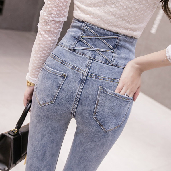 Modern női farmer Karcsú modell zsebekkel, magas derékkal