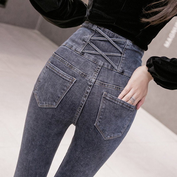 Modern női farmer Karcsú modell zsebekkel, magas derékkal