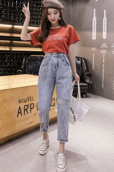 Női farmer széles modell magas derékkal, szakadt motívumokkal