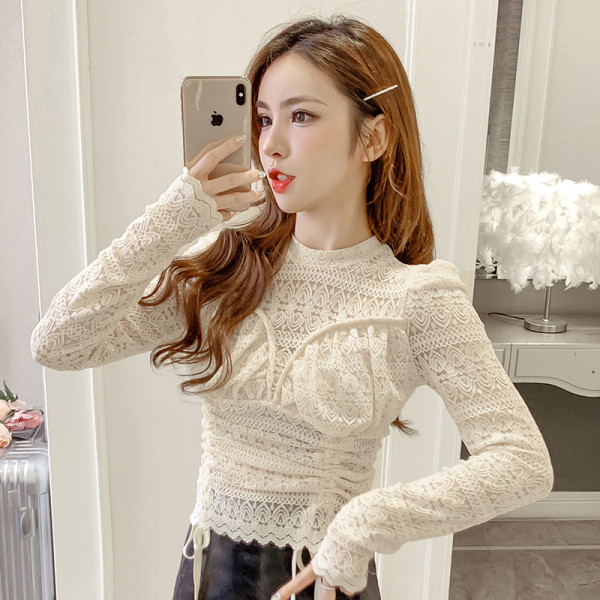 Lezser női blúz hosszú ujjal és csipkével