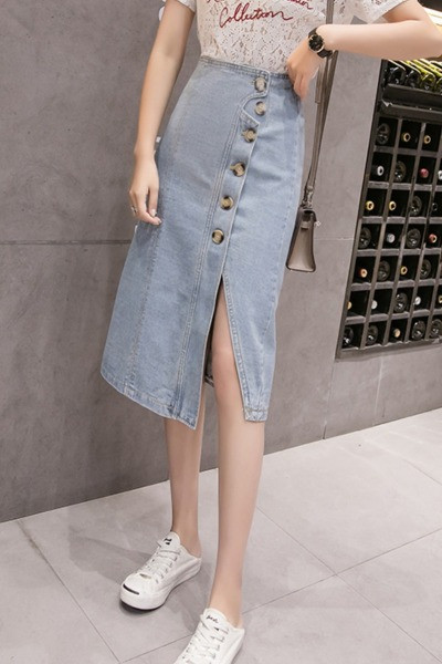 Női farmerszoknya hasítékkal és gombokkal