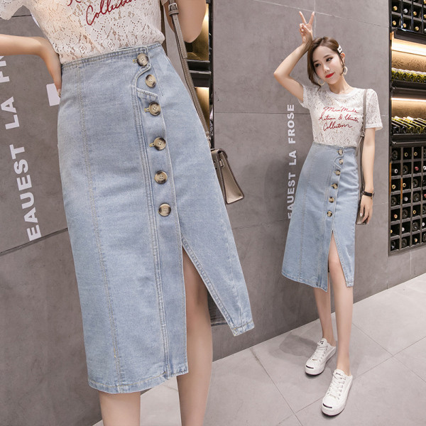 Női farmerszoknya hasítékkal és gombokkal