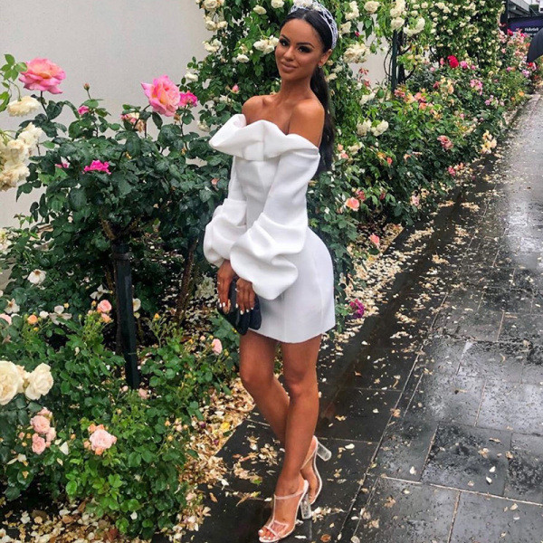 Naiste lühikeste varrukatega liibuv mudel