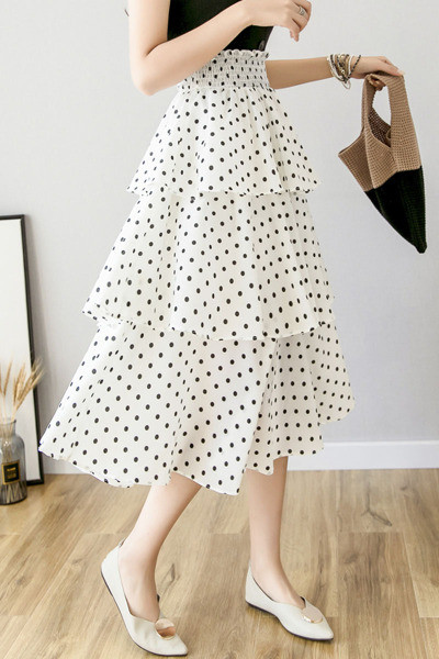 Női pöttyös szoknya szabású modell, magas derékkal