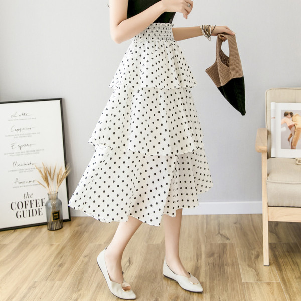 Női pöttyös szoknya szabású modell, magas derékkal