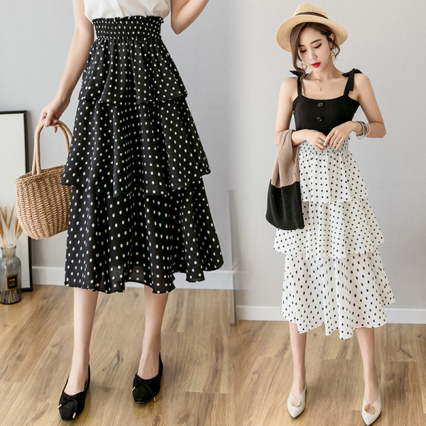 Női pöttyös szoknya szabású modell, magas derékkal