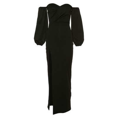 Stílusos, hosszú női ruha testre szabott modell hasítékkal és leesett ujjakkal