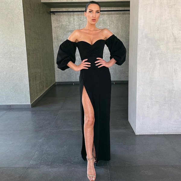 Stílusos, hosszú női ruha testre szabott modell hasítékkal és leesett ujjakkal