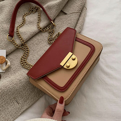 Moderni moteriška rankinė su ilga metaline grandinėle