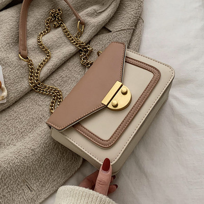 Moderni moteriška rankinė su ilga metaline grandinėle