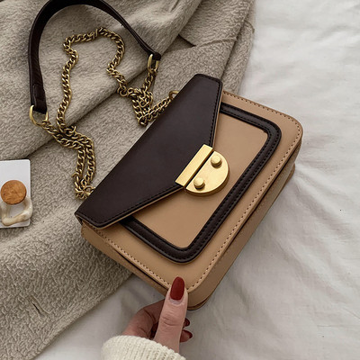 Moderni moteriška rankinė su ilga metaline grandinėle