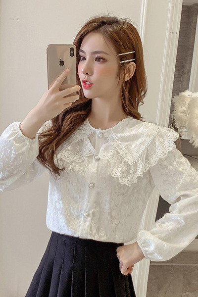 Modern női bársony ing csipkegallérral és gombokkal