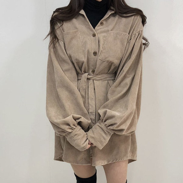 Női ruha kordbársony mezből, derekán övvel