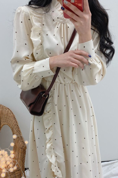 Stílusos női pöttyös ruha retro stílusban