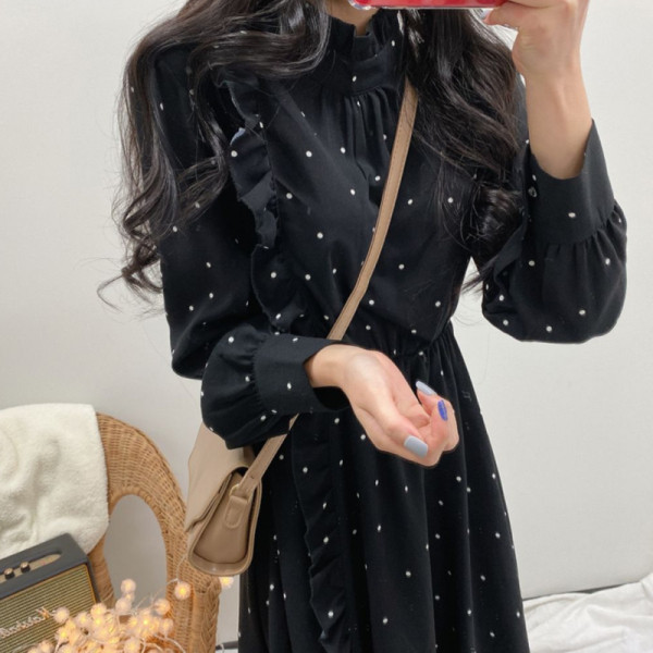 Stílusos női pöttyös ruha retro stílusban