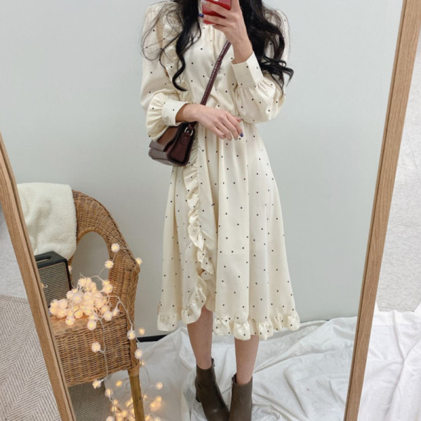 Stílusos női pöttyös ruha retro stílusban