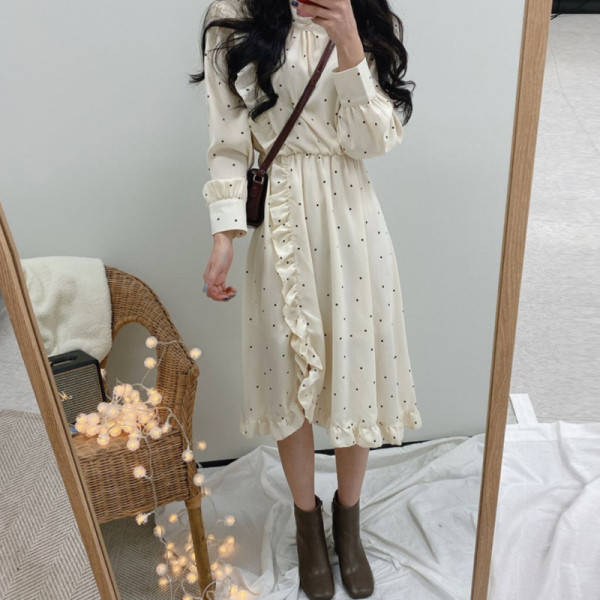 Stílusos női pöttyös ruha retro stílusban