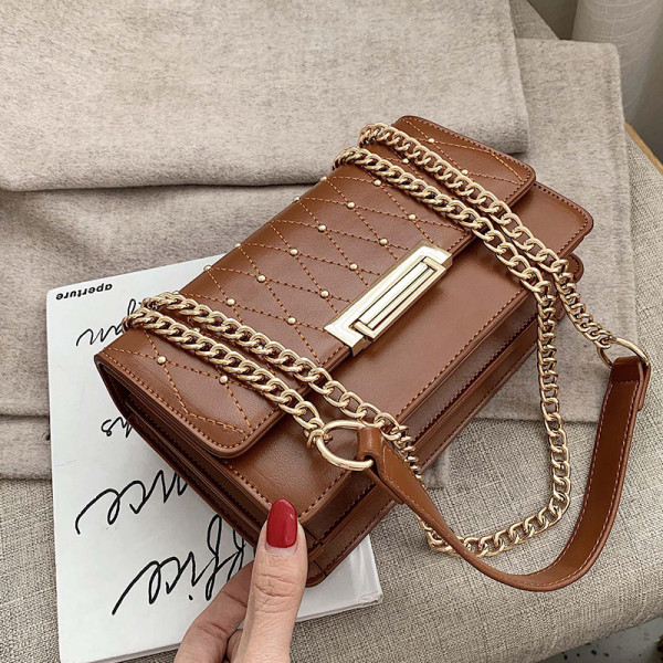 Modern női táska hosszú lánccal és díszítő kövekkel