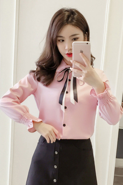 Stílusos női ing fűzővel és klasszikus gallérral