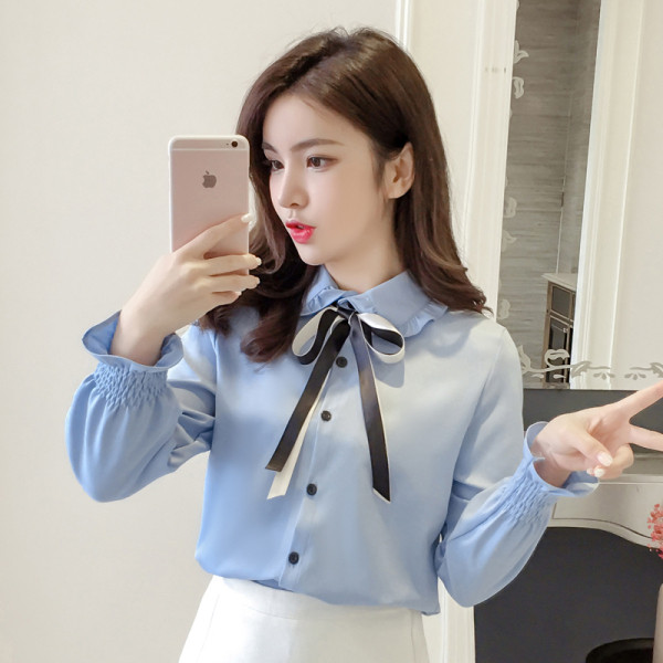 Stílusos női ing fűzővel és klasszikus gallérral