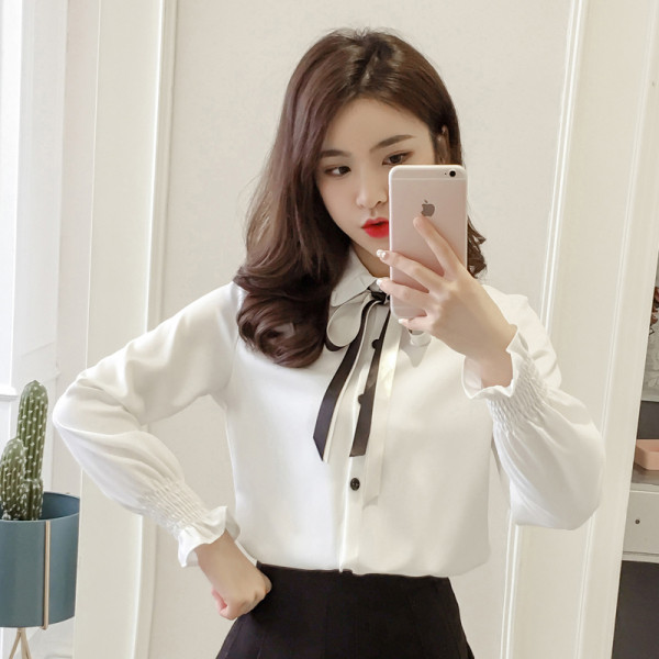 Stílusos női ing fűzővel és klasszikus gallérral