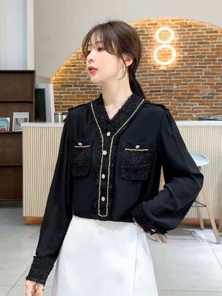 Modern női ing zsebekkel és spitz nyakkivágással