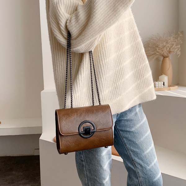 Öko bőrből készült négyzet alakú női táska hosszú füllel