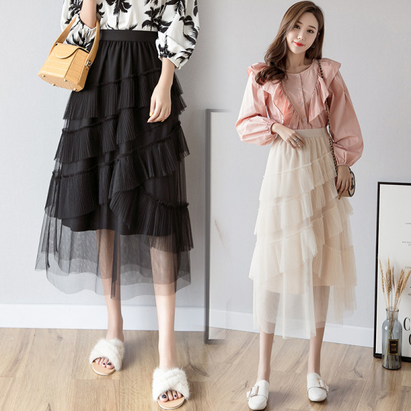 Női szoknya szabású modell tüllel és magas derékkal