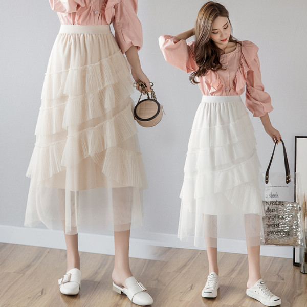 Női szoknya szabású modell tüllel és magas derékkal