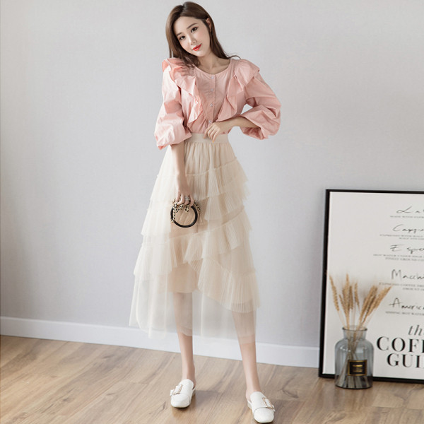 Női szoknya szabású modell tüllel és magas derékkal