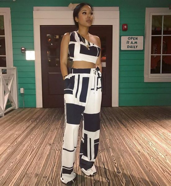 Női szett hosszú, széles nadrágból és mellszoborból